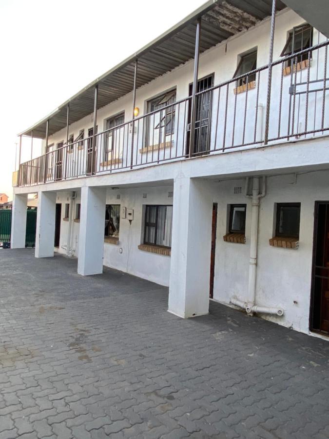 Soweto Towers Guest Accommodation Exterior photo